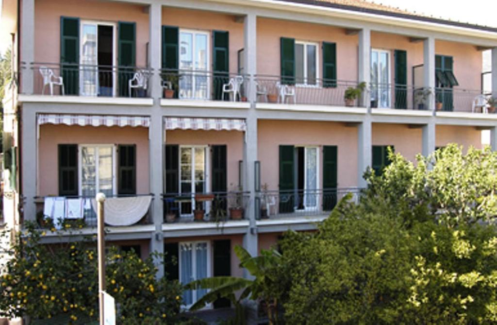 Hotel Baia Blu อาลัสซิโอ ภายนอก รูปภาพ
