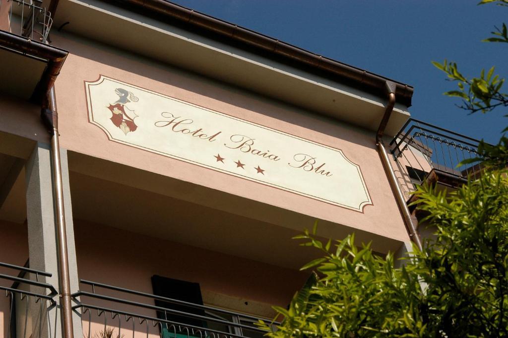 Hotel Baia Blu อาลัสซิโอ ภายนอก รูปภาพ