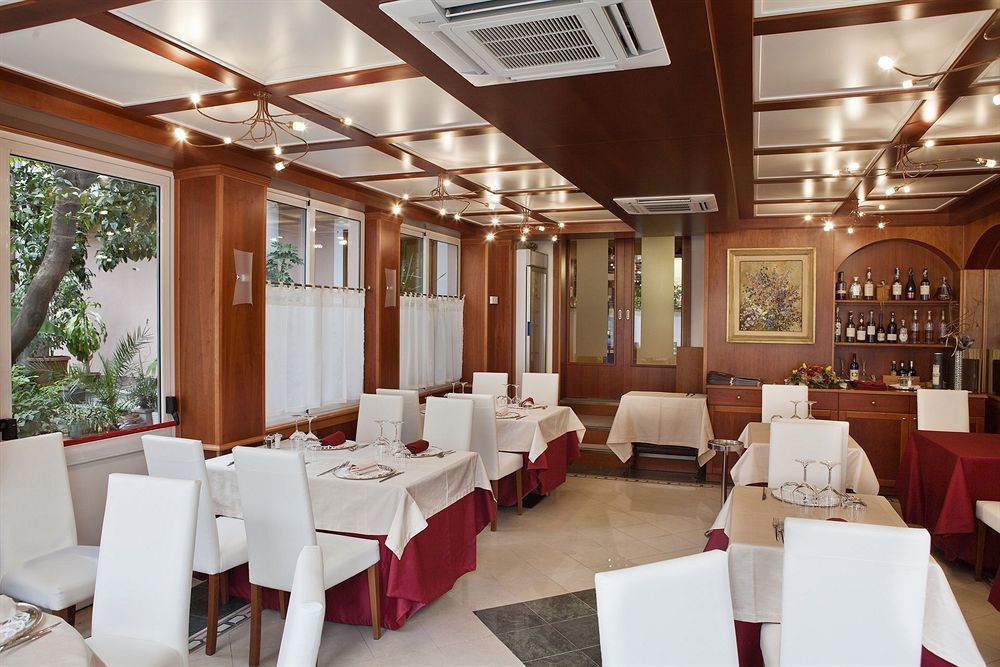 Hotel Baia Blu อาลัสซิโอ ภายนอก รูปภาพ