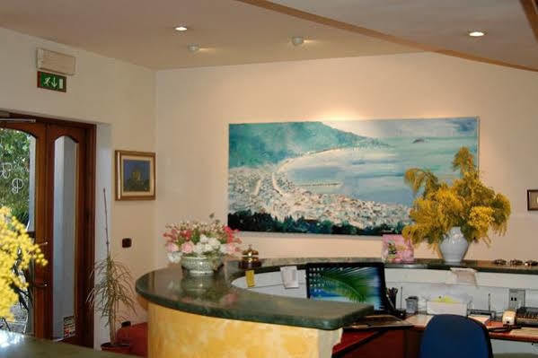 Hotel Baia Blu อาลัสซิโอ ภายนอก รูปภาพ