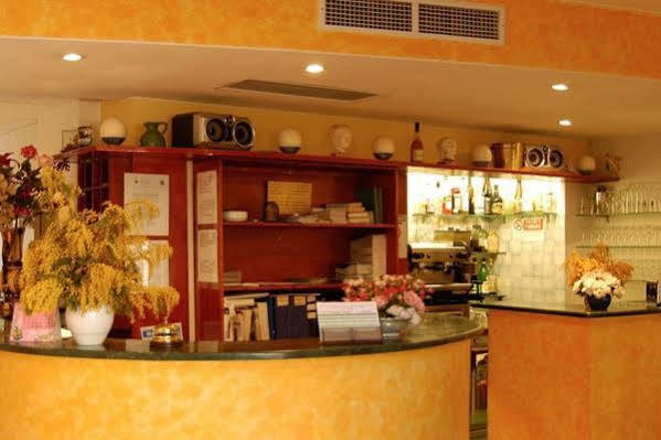 Hotel Baia Blu อาลัสซิโอ ภายนอก รูปภาพ